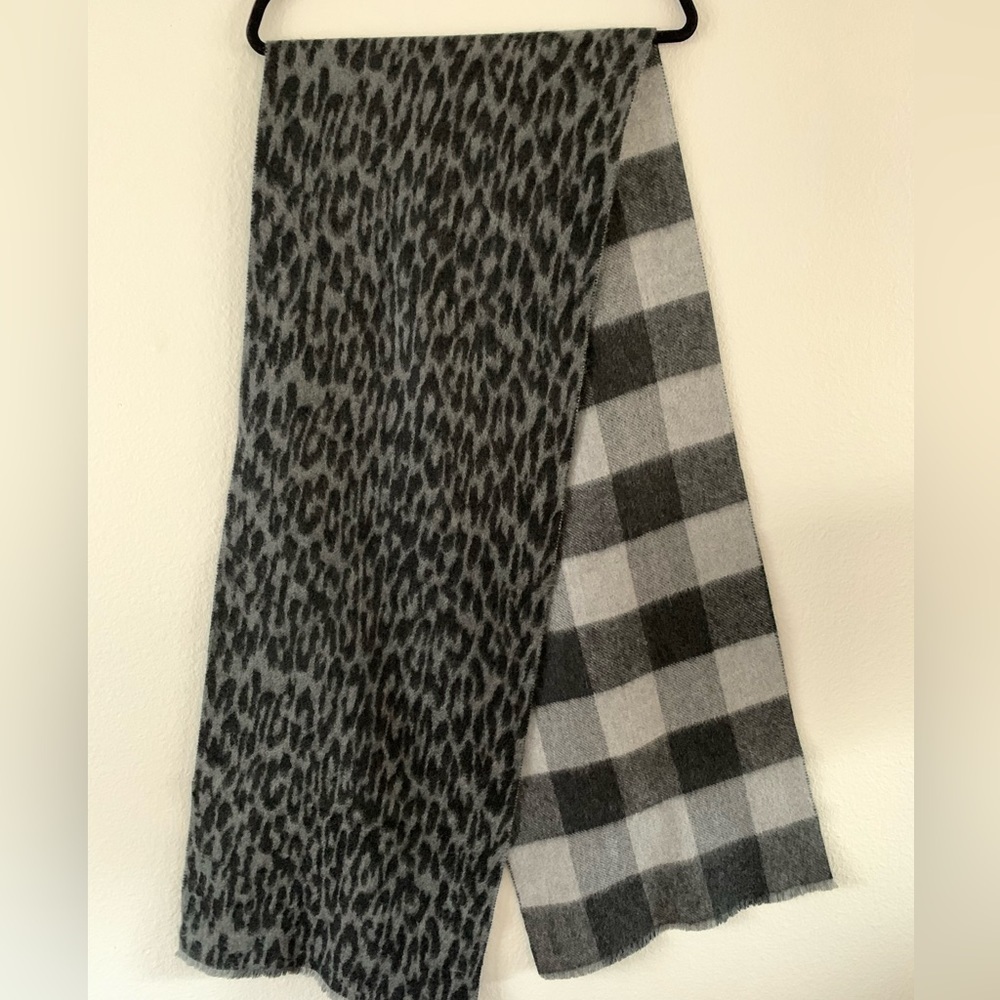 CASHMERES Double Sided Scarf Animal Plaid Print - Picture 14 of 16